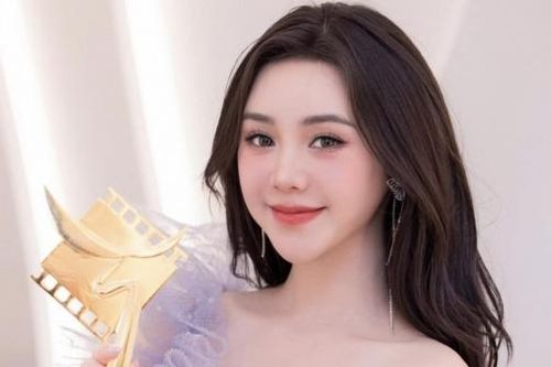 Quỳnh Kool, Hồng Diễm gợi cảm trên thảm đỏ Cánh diều vàng 2023