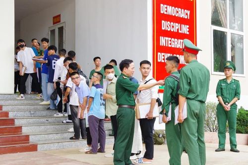 Học viên Khóa 37 Đại học Biên phòng, Khóa 6 Đại học Luật nhập học tại Học viện Biên phòng