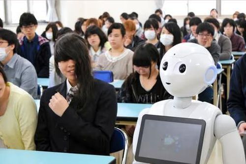 Nhật Bản sử dụng robot để giảm tình trạng trốn học