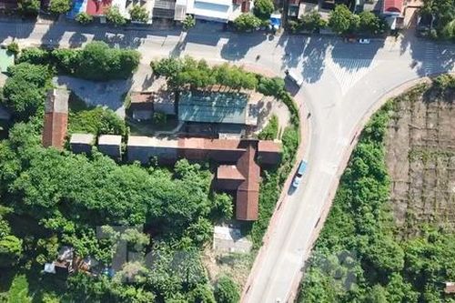 Dân 'kêu trời' vì xí nghiệp chế biến cao su xả khói hôi thối