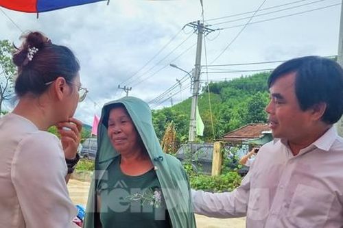 Clip: Đối thoại chưa xong, dân đùng đùng bỏ về khi nghe phương án cho 54 học sinh tới trường