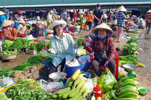 Thú vị chợ 'chồm hổm' Vị Thanh