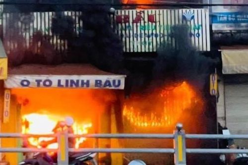 Cháy cửa hàng phụ tùng ô tô, thiêu rụi nhiều tài sản