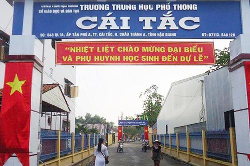 Ban đại diện phụ huynh vận động mua tivi cho lớp học, Sở GD chỉ đạo khẩn