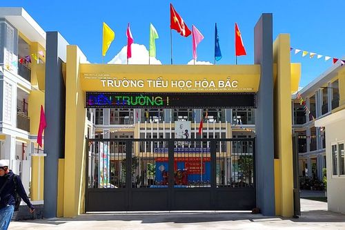 Vụ phản đối sáp nhập trường: Phụ huynh bỏ về khi buổi đối thoại chưa kết thúc