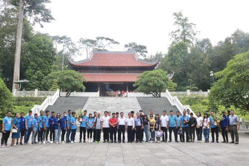 Các đội bóng dự VCK Press Cup 2023 dâng hương tại Khu di tích K9