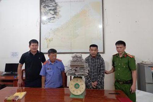Kiểm sát việc mở niêm phong, cân xác định khối lượng thuốc nổ