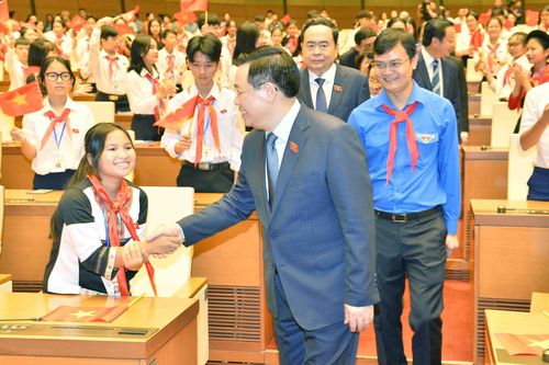 Chủ tịch Quốc hội dự Phiên họp giả định Quốc hội Trẻ em