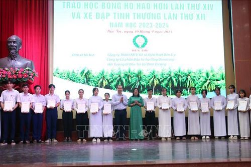 Bến Tre trao 460 suất học bổng Hồ Hảo Hớn