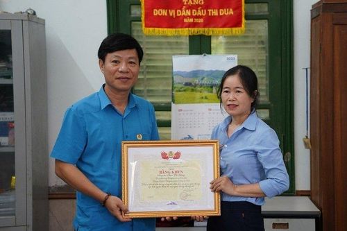Công đoàn Đường sắt Việt Nam khen thưởng nhân viên dũng cảm cứu người
