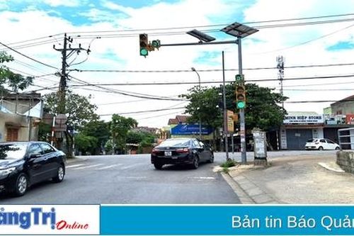 Đông Hà: Khắc phục tình trạng đèn tín hiệu giao thông sử dụng năng lượng mặt trời hoạt động không ổn định