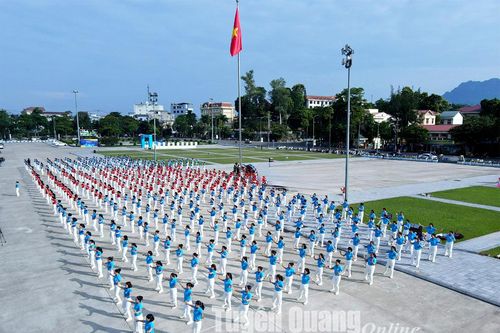 1.000 phụ nữ tham gia nhảy đồng diễn dân vũ, khiêu vũ hưởng ứng Lễ hội Thành Tuyên