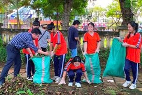 Dành 90 phút sáng chủ nhật xây dựng trường học xanh – sạch – sáng – an toàn