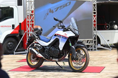 Honda Việt Nam giới thiệu mẫu mô tô 'khủng' giá 309 triệu đồng