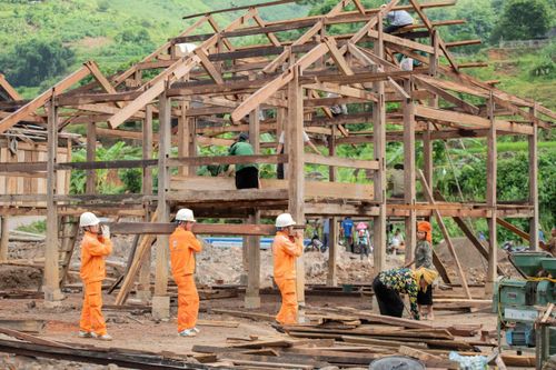 Thủy điện Sơn La: Hỗ trợ người dân Mường La di chuyển nhà có nguy cơ bị sạt lở