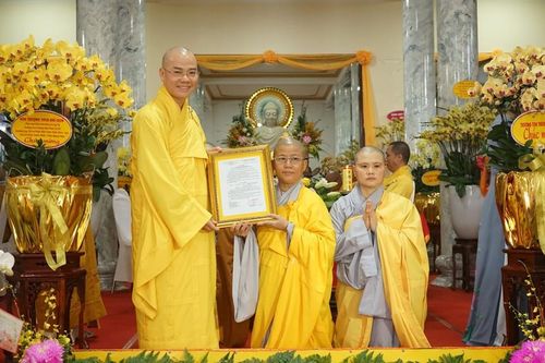Đà Nẵng: Lễ trao quyết định bổ nhiệm trụ trì chùa Phổ Hiền (Q.Cẩm Lệ) đến Sư cô Thích nữ Minh Hiền