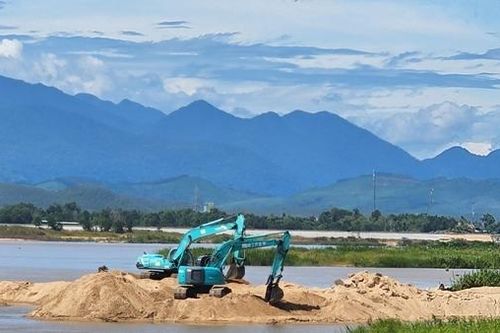 Có lệnh đóng cửa mỏ, vẫn múc cát dưới sông chở đi nơi khác