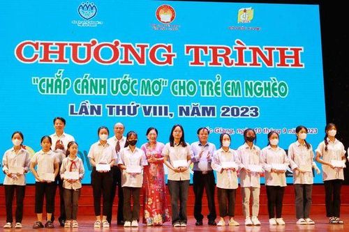 Bắc Giang: 'Chắp cánh ước mơ' cho 205 trẻ em khó khăn
