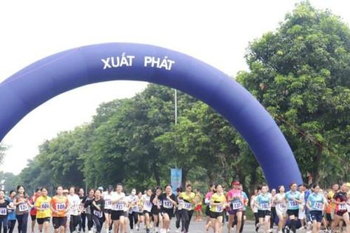 Hơn 450 vận động viên tham gia chung kết Giải chạy Báo Hànôịmới 2023 huyện Gia Lâm