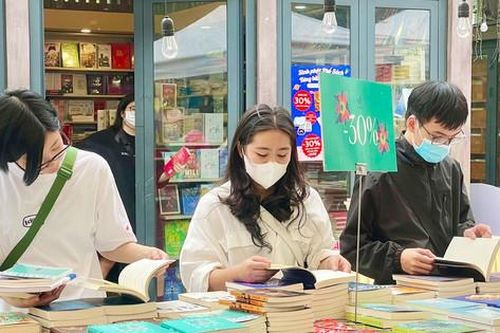 'Cuộc chiến' với sách giả, sách lậu: Cần hành động quyết liệt từ độc giả