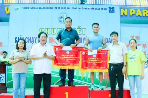 Chung kết Giải chạy Báo Hànôịmới huyện Quốc Oai: Gần 100 triệu đồng trao giải cho VĐV