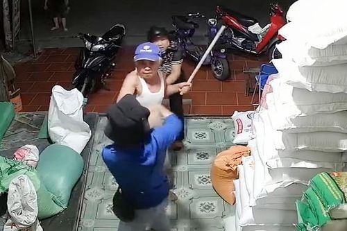 Bố chồng đánh con dâu nhập viện
