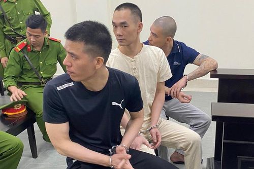 Vào tù vì dùng vũ lực đòi tiền thắng bạc