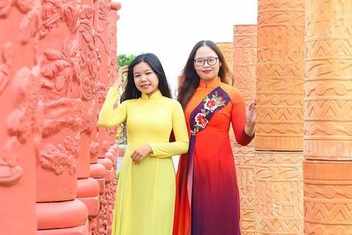 Bất ngờ vẻ đẹp của con đường gốm đỏ