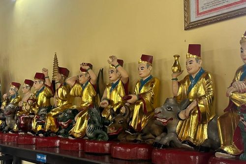 Nơi lưu giữ 50 bức tượng hơn 100 năm tuổi, được chế tác từ gỗ quý