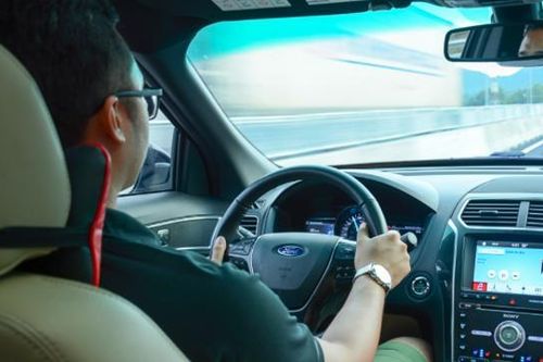 Hà Nội: Chiến sỹ công an kịp thời hỗ trợ tài xế bị đột quỵ