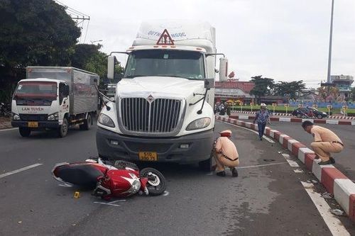 Tai nạn giao thông 11/9/2023: Va chạm với xe container, 2 người phụ nữ thương vong