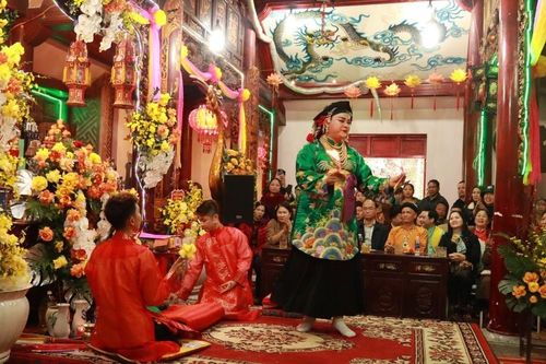 Chào tuần mới: Khi thờ Mẫu 'tăng đột biến'