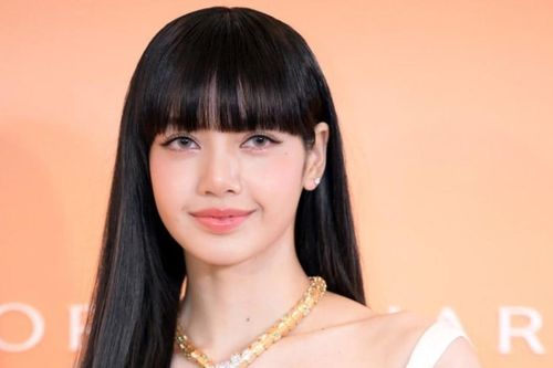 Instagram của Lisa Blackpink bị 'khủng bố' sau thông báo diễn ở quán rượu 18+