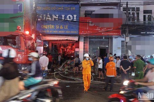 Cháy cửa hàng đồ chơi trẻ em ở thành phố Đà Nẵng
