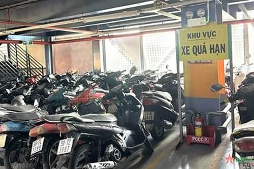 Hàng trăm xe máy tại nhà gửi xe sân bay Tân Sơn Nhất chưa có người nhận