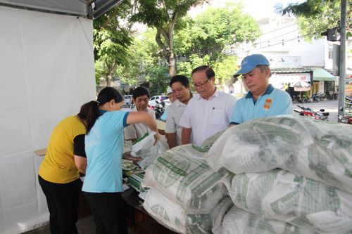 Ngày hội thu đổi rác tái chế, phế liệu lấy phân bón, hạt giống