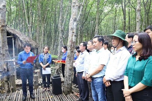 Trẻ hóa đội ngũ cán bộ lãnh đạo, quản lý