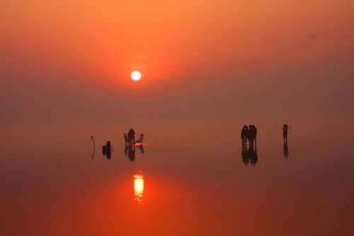 Ngắm bình minh trên 'biển vô cực'