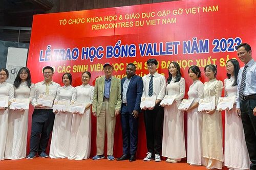 Học bổng Vallet tiếp thêm động lực cho sinh viên Đại học Thái Nguyên