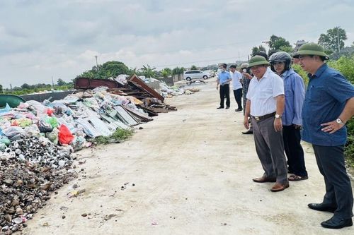 Nghiên cứu sản xuất gạch từ phế liệu với tro của nhà máy xử lý rác