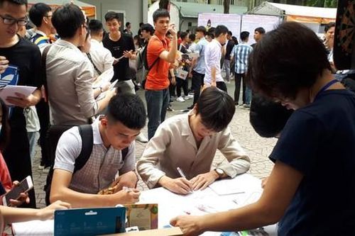 Cảnh báo 'bẫy' lừa đảo việc làm với tân sinh viên