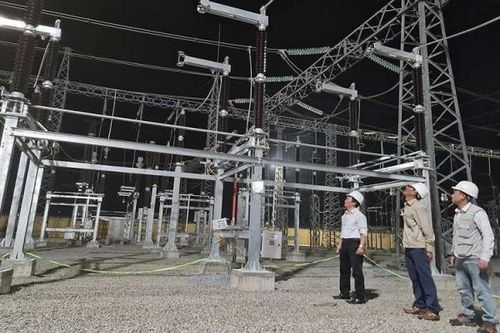 Đóng điện Công trình treo dây mạch 2 đường dây 220kV Dốc Sỏi - Quảng Ngãi