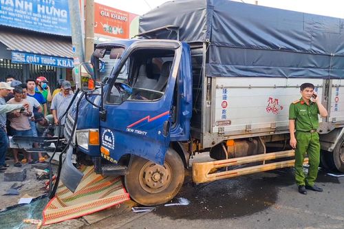 Người đàn ông sang đường bị xe tải đâm tử vong