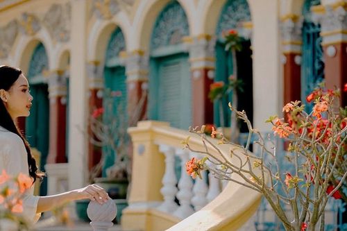 Miss Intercontinental Bảo Ngọc đưa du khách khám phá vẻ đẹp Tây Đô