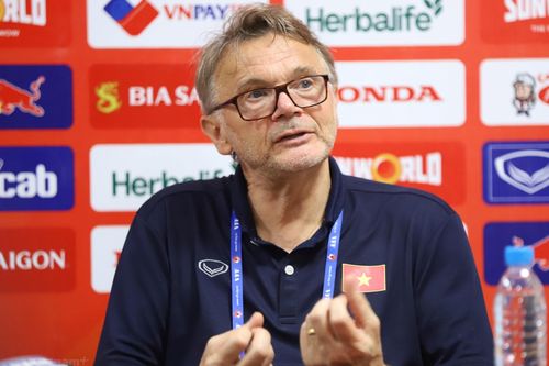 HLV Troussier: 'Công Phượng cần tìm thêm cơ hội thi đấu ở câu lạc bộ'
