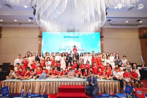 Lễ khai giảng đậm dấu ấn công nghệ của trường Quốc tế Mỹ trực tuyến Ivy Global School