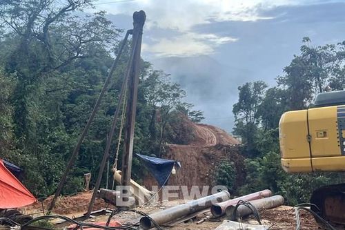 Gỡ xong vướng mắc về đất rừng, nhà thầu Quốc lộ 8A đẩy nhanh tiến độ