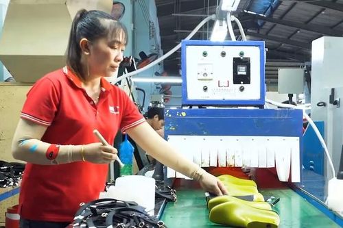 Lao động nữ sau tuổi 35 đối mặt với nguy cơ cao mất việc làm