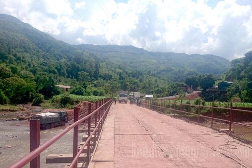 Đưa vào sử dụng cầu tạm trên quốc lộ 4H