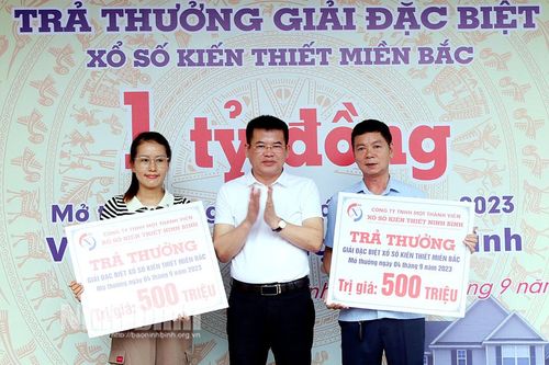 Trao 1 tỷ đồng cho các khách hàng trúng thưởng xổ số kiến thiết miền Bắc